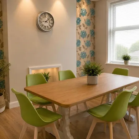 Elmville By The Sea Open Air 10 Minute Walk 2 Double Bedrooms Scarborough