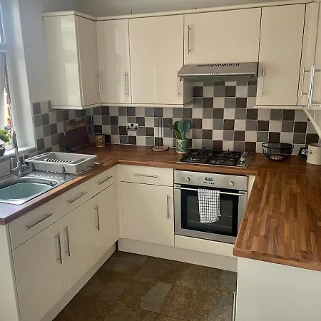 Elmville By The Sea Open Air 10 Minute Walk 2 Double Bedrooms