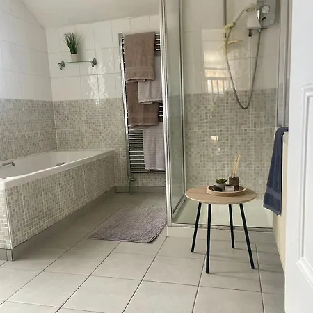 Elmville By The Sea Open Air 10 Minute Walk 2 Double Bedrooms Сasa de vacaciones Scarborough